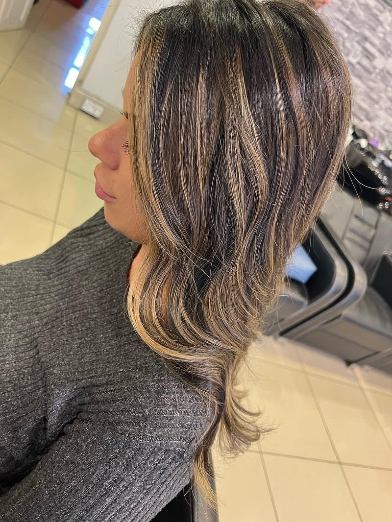 Lived-in blonde balayage