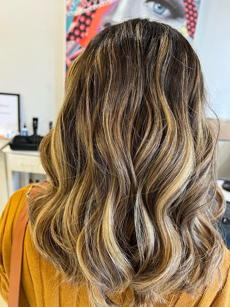 Honey balayage, loose waves